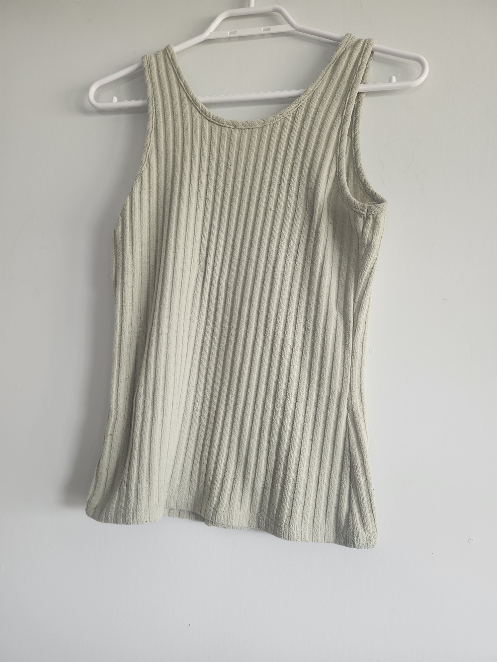 *Bundle 3/$20!* Reitmans Sage Green Ribbed Button-Front Tank - Picture 2 of 5